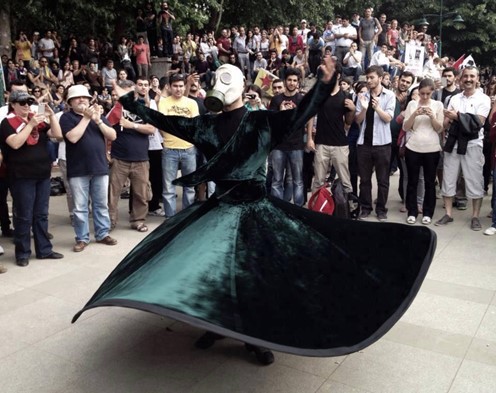 Arte e umorismo nelle proteste di Gezi Park: la danza dei sufi (Osservatorio Iraq)